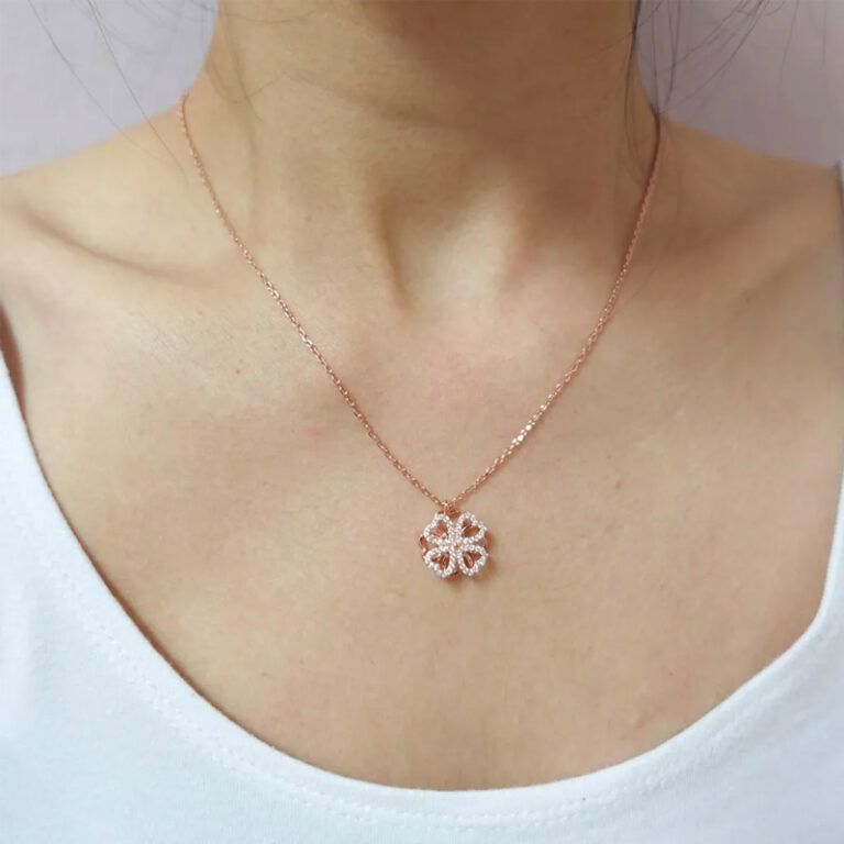 Spinning Daisy Flower Necklace - GlamourAxis