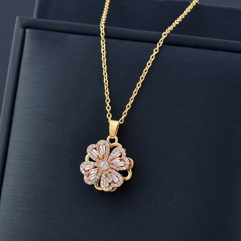 Spinning Daisy Flower Necklace - GlamourAxis