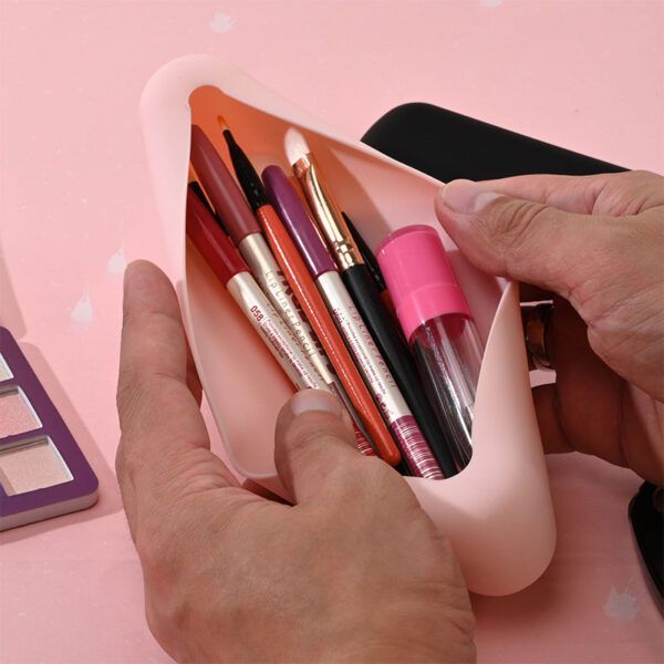 PickMe SIlicone Makeup Brush Pouch_0003_Gallery-2.jpg